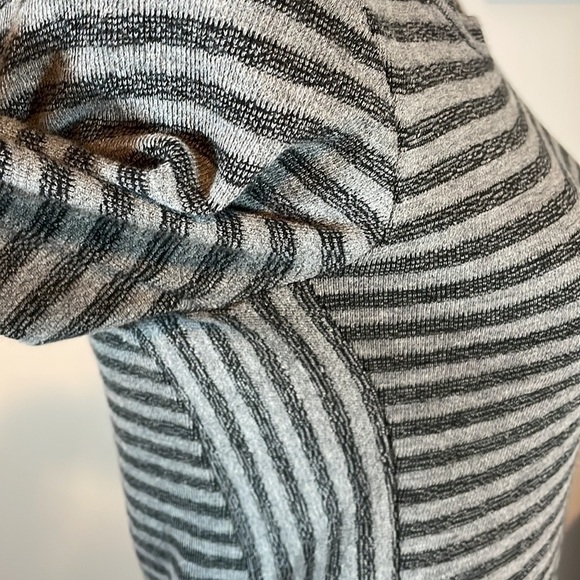 🤩3 for $30 Bundle Deal🤩
NWT Paraphrase bodycon dress - Picture 4 of 8